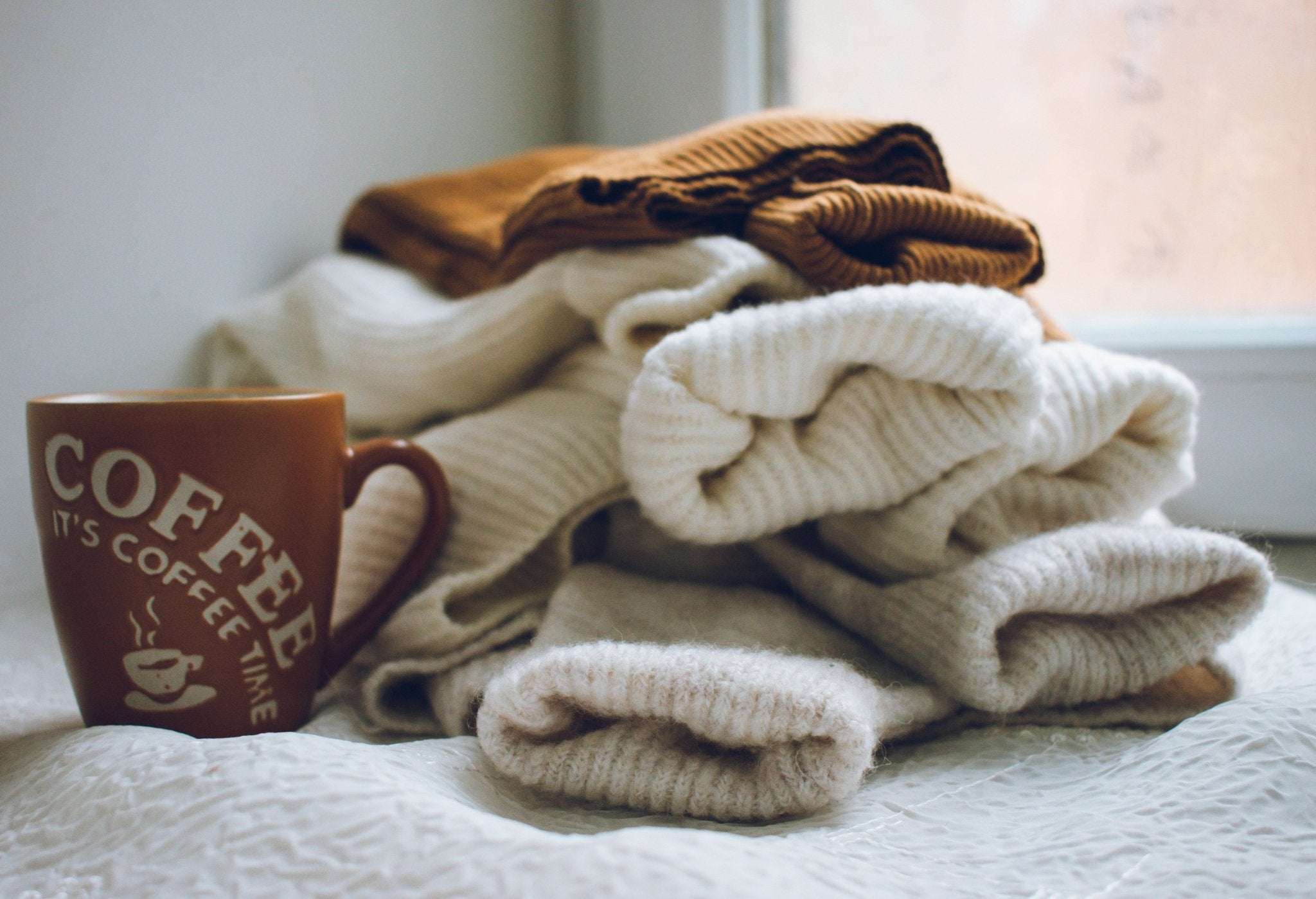 The Beauty of Simplicity—Why Basic Colors Fit Every Wardrobe - AMO & Oak
